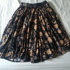 LuLaRoe floral skirt. Size small